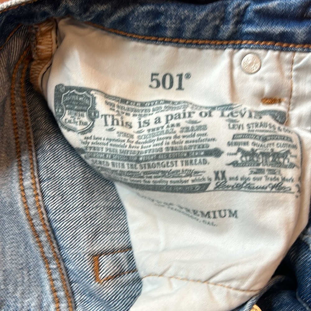 Levi jeans 👖 - Picture 3 of 9
